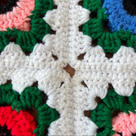 Beautiful VTG Handmade Flower Afghan Blanket - Picture 12 of 16